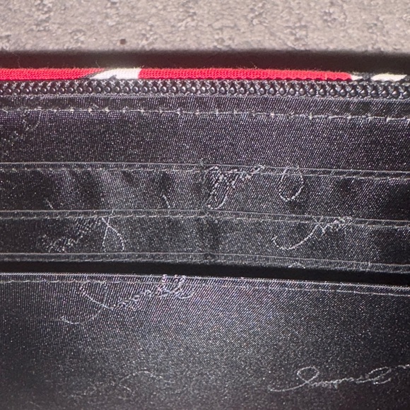 Vera Bradley Red and White Floral Quilted Wallet - Picture 6 of 6